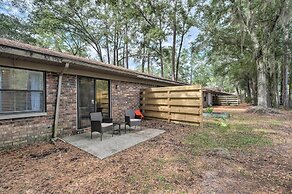 Cozy Condo ~ 5 Mi to University of Florida!