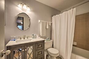 Cozy Condo ~ 5 Mi to University of Florida!