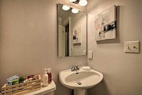 Cozy Condo ~ 5 Mi to University of Florida!