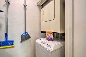 Cozy Condo ~ 5 Mi to University of Florida!