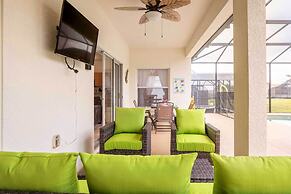 Family Home w/ Heated Pool: 9 Mi to Disney!