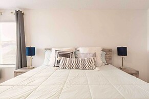 Family Home w/ Heated Pool: 9 Mi to Disney!