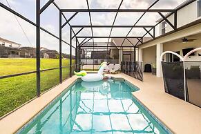 Family Home w/ Heated Pool: 9 Mi to Disney!