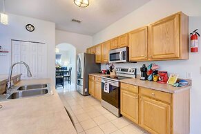 Family Home w/ Heated Pool: 9 Mi to Disney!