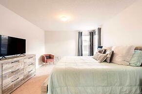 Family Home w/ Heated Pool: 9 Mi to Disney!