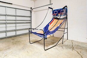 Family Home w/ Heated Pool: 9 Mi to Disney!