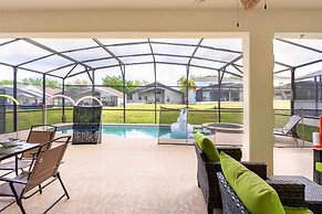 Family Home w/ Heated Pool: 9 Mi to Disney!