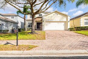 Family Home w/ Heated Pool: 9 Mi to Disney!