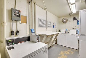 Daytona Beach Studio w/ Private Lanai 1 Mi to Pier