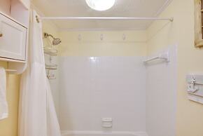 Daytona Beach Studio w/ Private Lanai 1 Mi to Pier