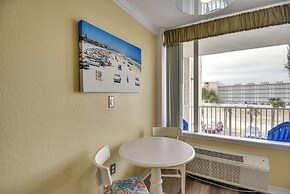 Daytona Beach Studio w/ Private Lanai 1 Mi to Pier