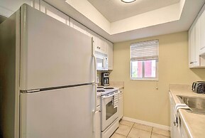 Sunny Indian Rocks Beach Condo: Steps to Gulf!
