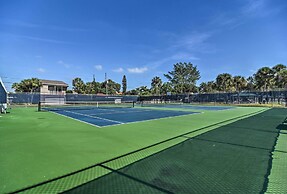 Sunny Indian Rocks Beach Condo: Steps to Gulf!