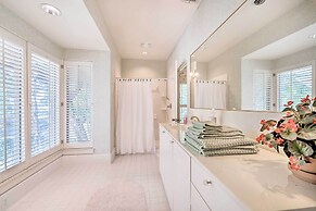 Lanai & Pool: Elegant Villa in Winter Haven!