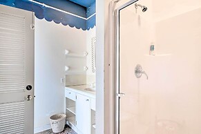 Lanai & Pool: Elegant Villa in Winter Haven!