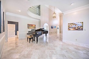 Lanai & Pool: Elegant Villa in Winter Haven!