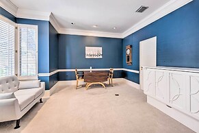 Lanai & Pool: Elegant Villa in Winter Haven!