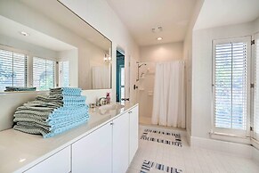 Lanai & Pool: Elegant Villa in Winter Haven!