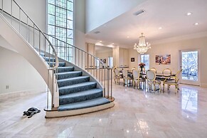 Lanai & Pool: Elegant Villa in Winter Haven!