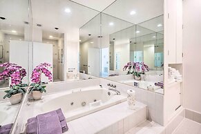 Lanai & Pool: Elegant Villa in Winter Haven!