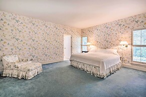 Lanai & Pool: Elegant Villa in Winter Haven!