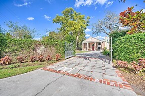 Lanai & Pool: Elegant Villa in Winter Haven!