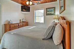 Indian Shores Cottage w/ Cabana - Steps to Beach!