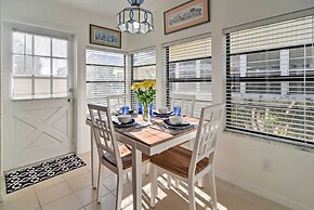 Indian Shores Cottage w/ Cabana - Steps to Beach!