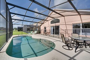 Kissimmee Getaway w/ Pool ~ 7 Mi to Disney!