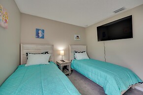 Kissimmee Getaway w/ Pool ~ 7 Mi to Disney!