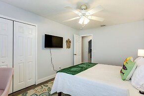 Inviting Jensen Beach Home w/ Screened-in Patio!