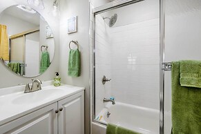 Lakefront Home w/ Screened Porch & Grill