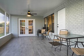 Lakefront Home w/ Screened Porch & Grill