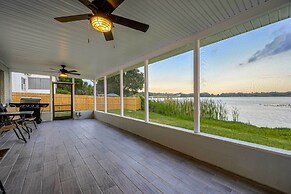 Lakefront Home w/ Screened Porch & Grill