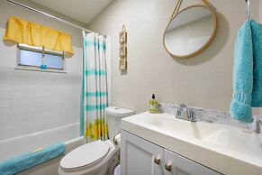 Lakefront Home w/ Screened Porch & Grill