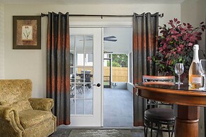 Lakefront Home w/ Screened Porch & Grill