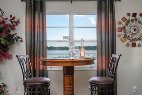 Lakefront Home w/ Screened Porch & Grill