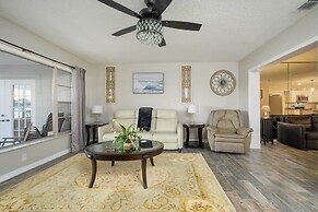 Lakefront Home w/ Screened Porch & Grill