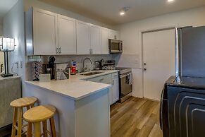 East Tampa Getaway - 5 Mi to Amalie Arena!