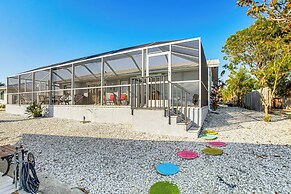 Heated Pool + Lanai: Matlacha Isles Getaway