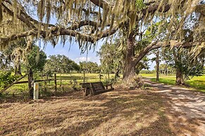 Lakeside Crescent City Cottage: Boat + Dock!