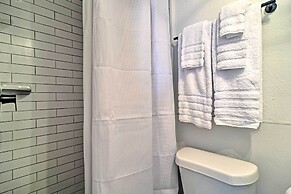 Madeira Beach Studio w/ Easy Access to Shore!