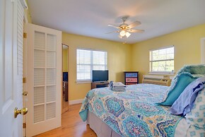 Madeira Beach Condo w/ Patio, Walk to Gulf!