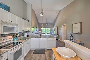 Luxe Top-floor Condo in Beautiful Lely Resort