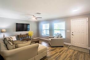 Naples Home w/ Lanai & Pool Near Vanderbilt Beach!