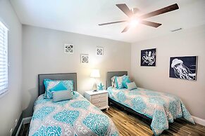 Naples Home w/ Lanai & Pool Near Vanderbilt Beach!