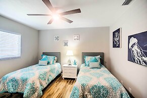 Naples Home w/ Lanai & Pool Near Vanderbilt Beach!