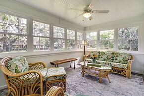 Mount Dora Tropical Escape: Steps to Lake Gertrude