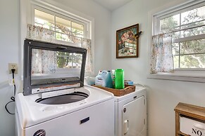 Mount Dora Tropical Escape: Steps to Lake Gertrude