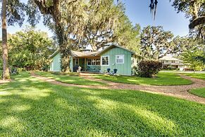 Mount Dora Tropical Escape: Steps to Lake Gertrude